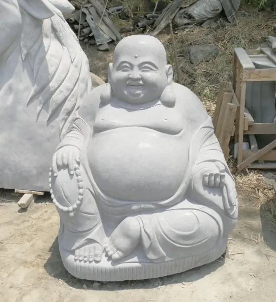 Sitzender chinesischer Buddha, 122 cm Höhe, Flussstein 